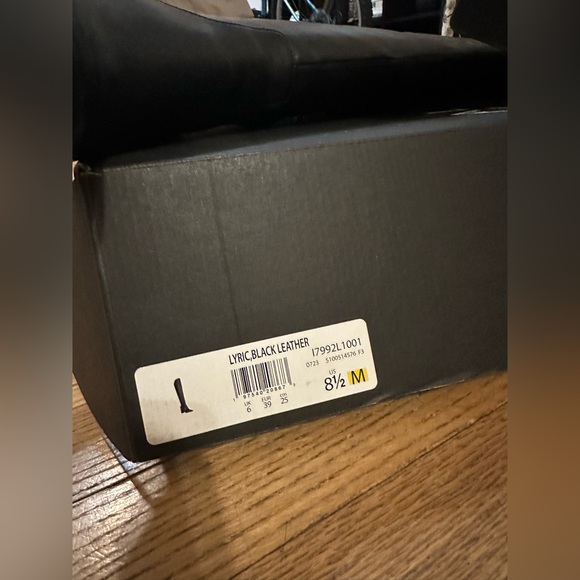 NATURALIZER LYRIC BLACK LEATHER BOOTS - Picture 8 of 9